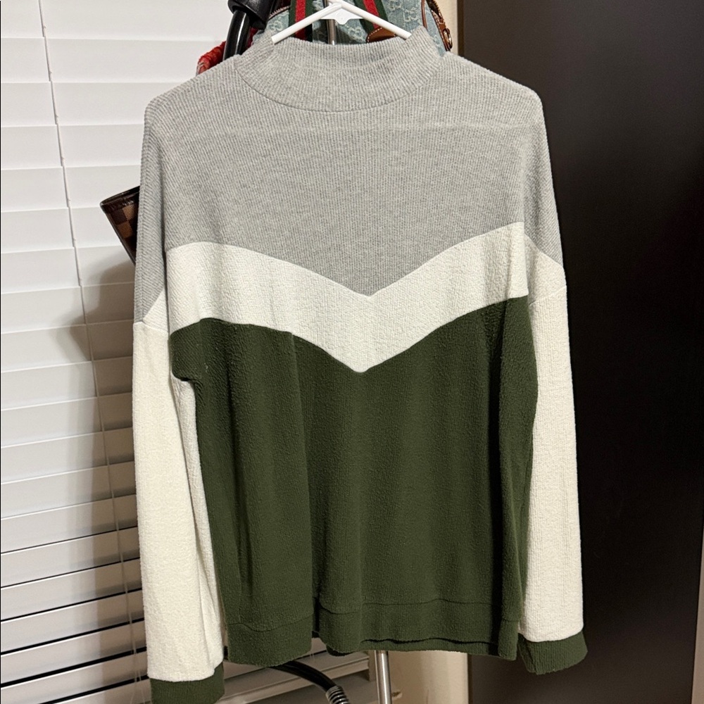 Stylish Gray and Green Women's Top